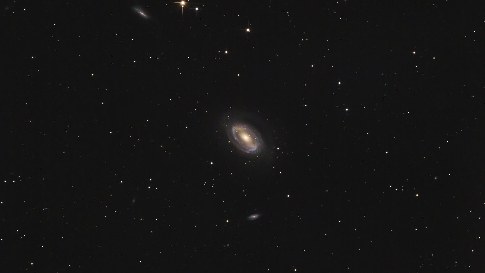 NGC 4725 Spektrum der Wissenschaft